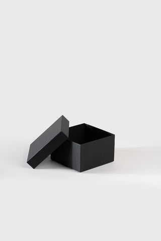 15,6x15,6x10 cm Siyah Sert Mukavva Kutu