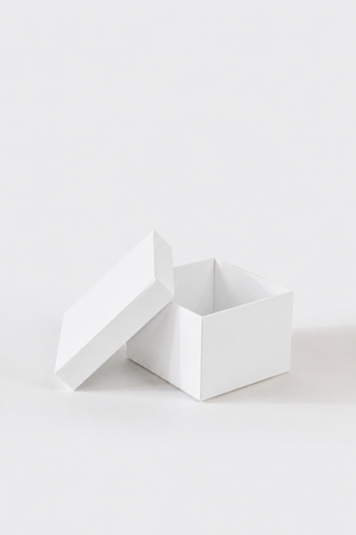 15.6x15.6x10 cm Beyaz Sert Mukavva Kutu